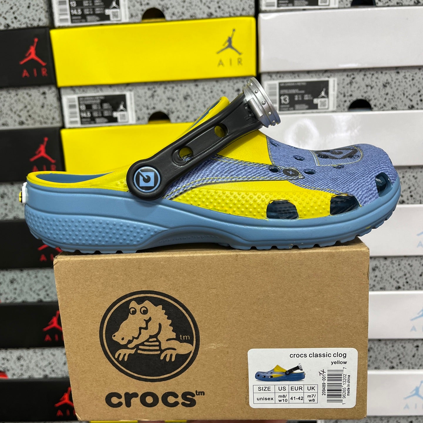 CROCS MINIONS