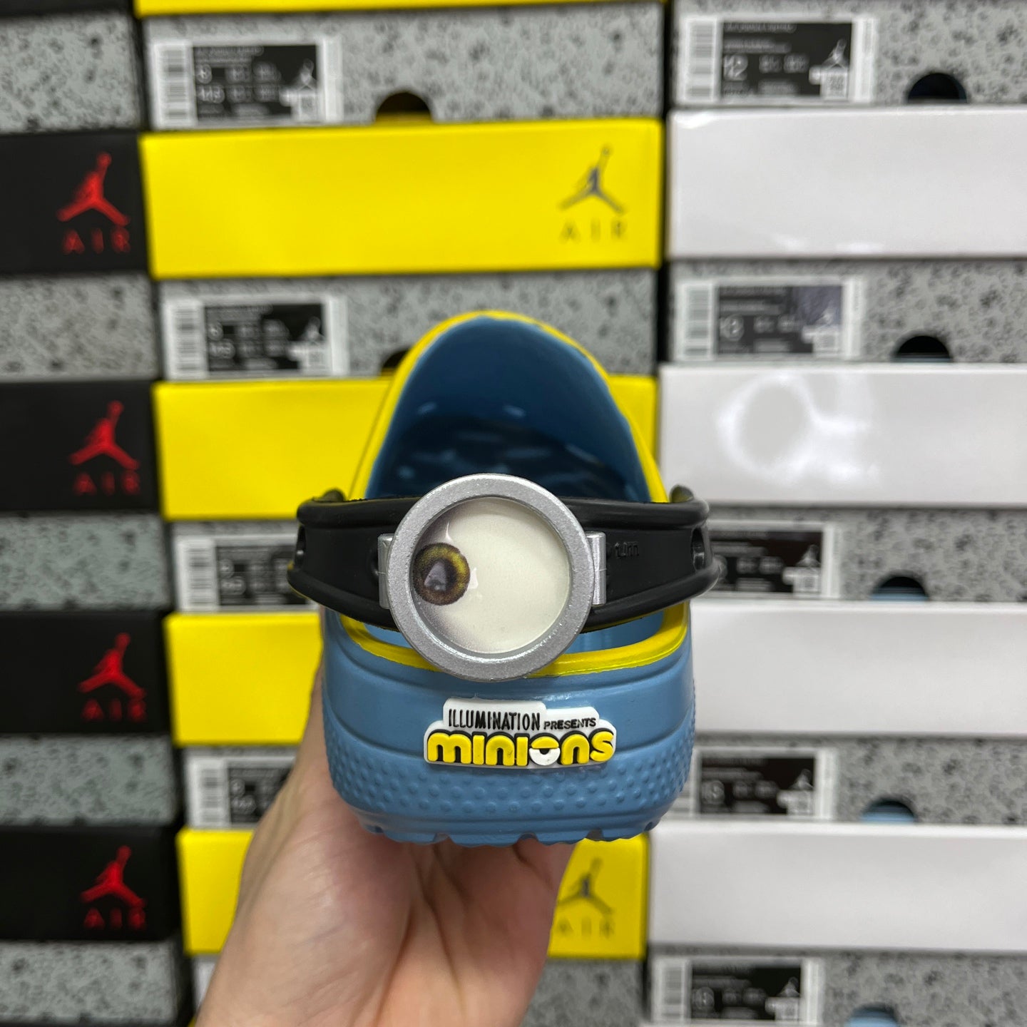 CROCS MINIONS