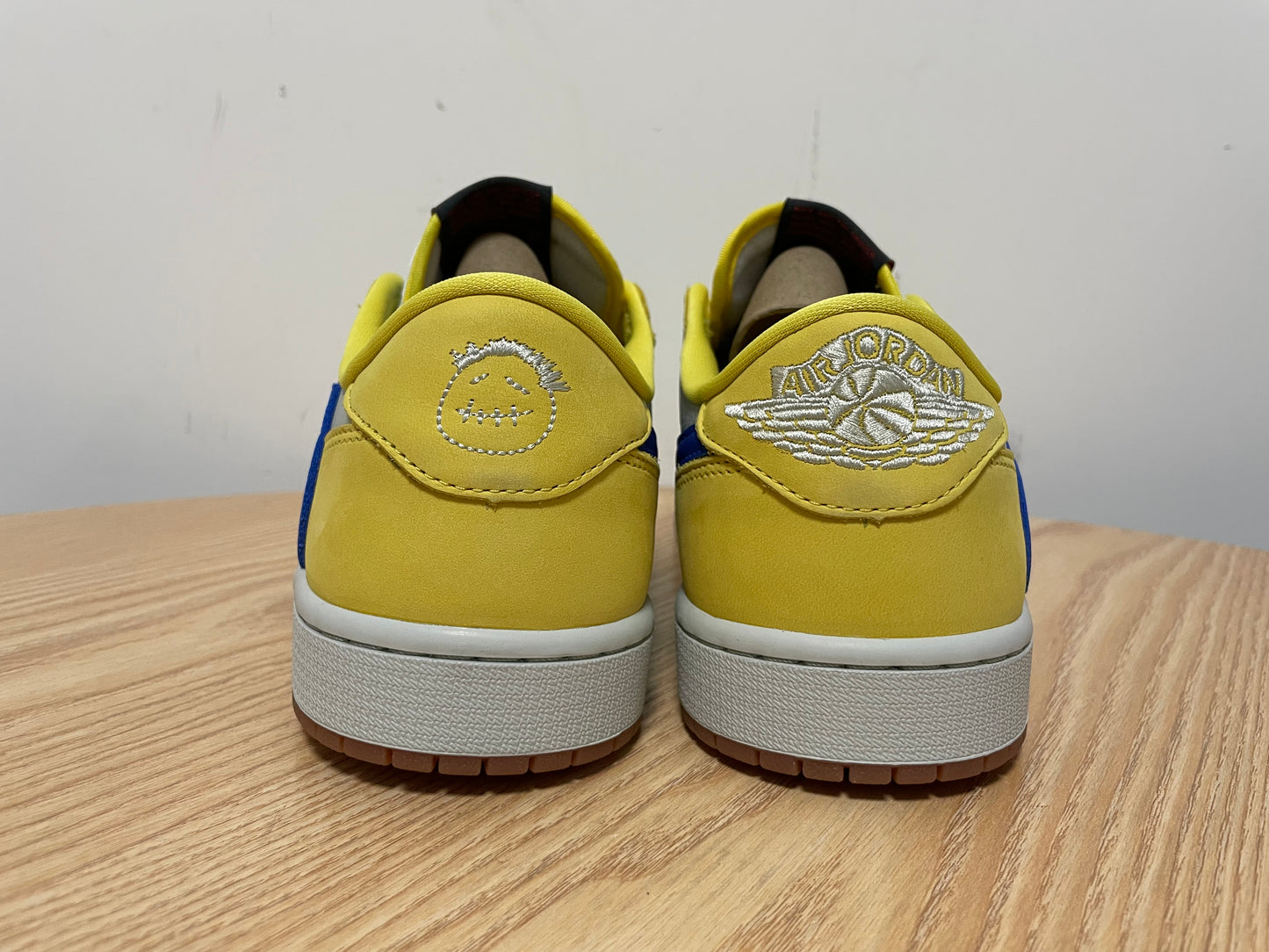 TRAVIS SCOTT X WMNS AJ1 LOW OG 'CANARY'