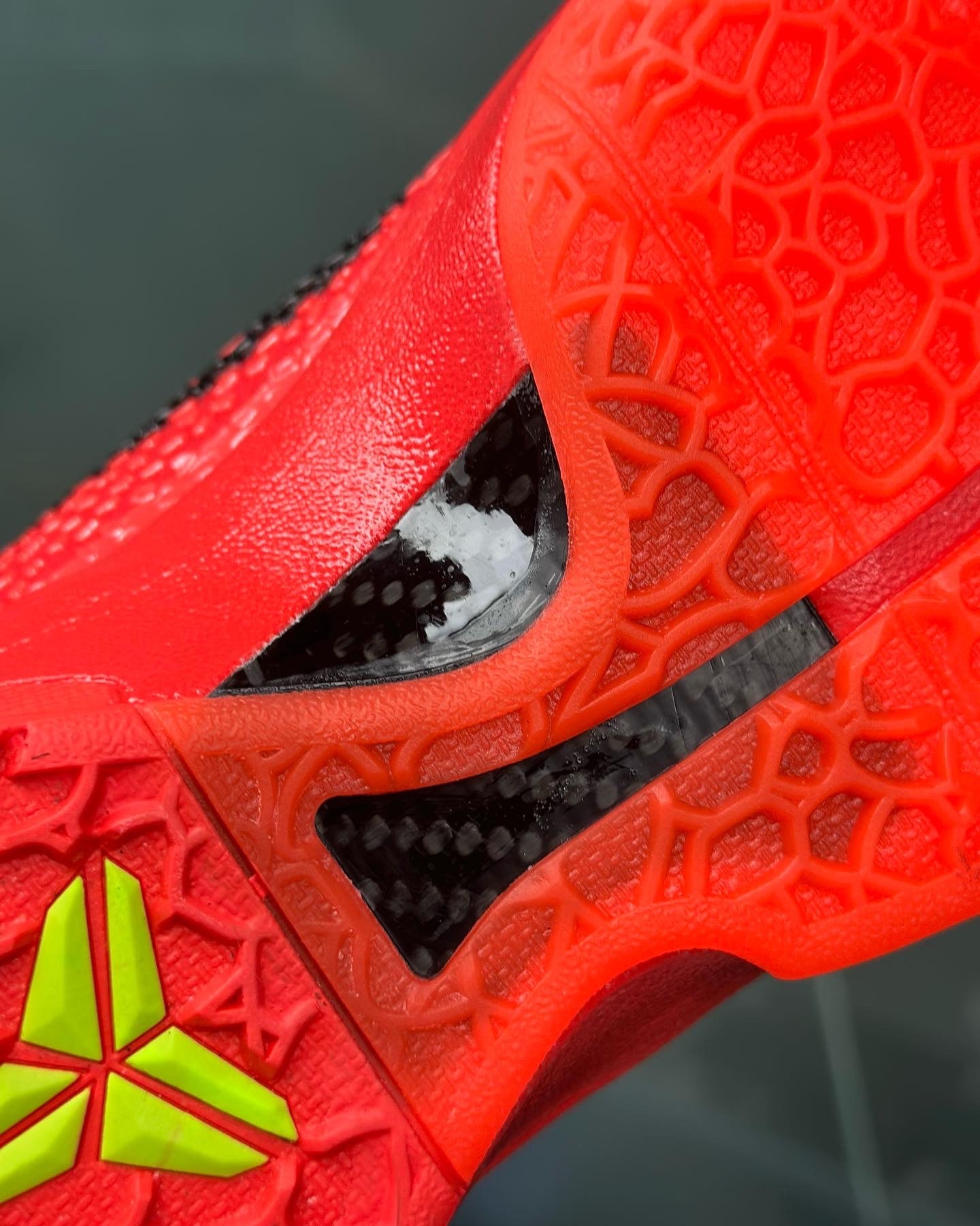 KOBE FV4921-600 REVERSE GRINCH