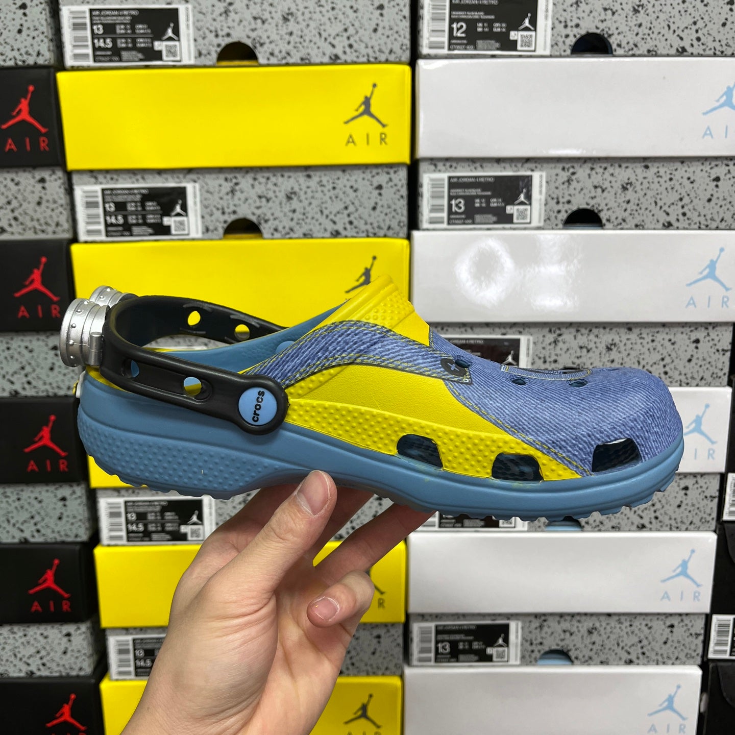 CROCS MINIONS