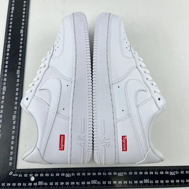 AF1 NK TRIPLE WHITE SUPREME