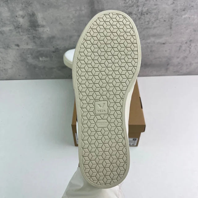 VEJA GREEN TAB BLACK