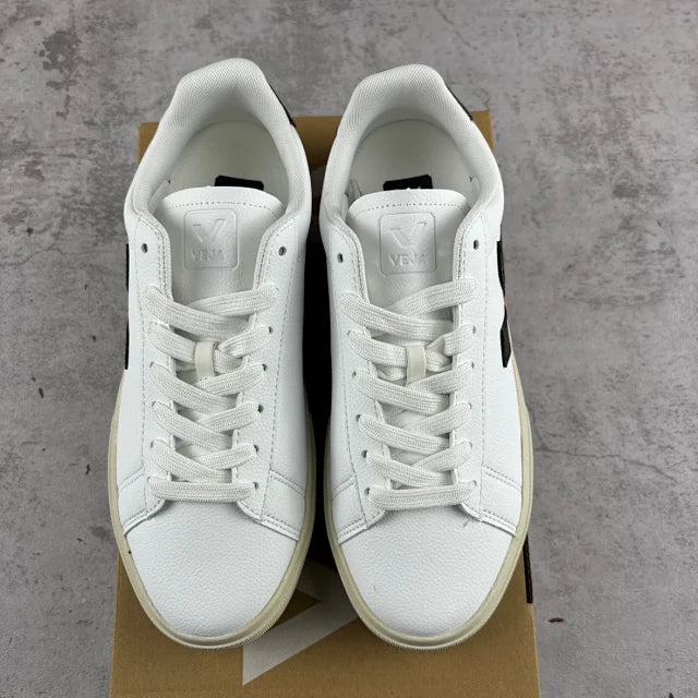 VEJA BLACK