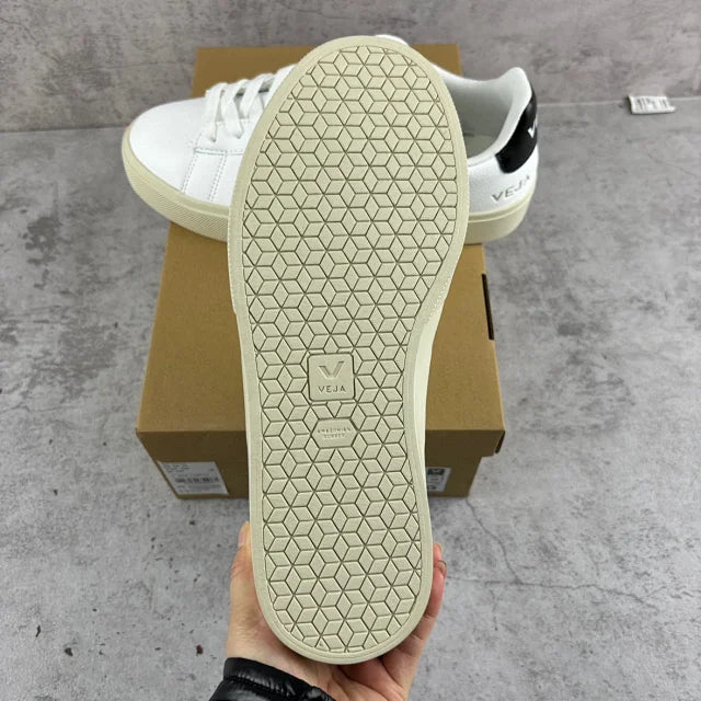 VEJA BLACK